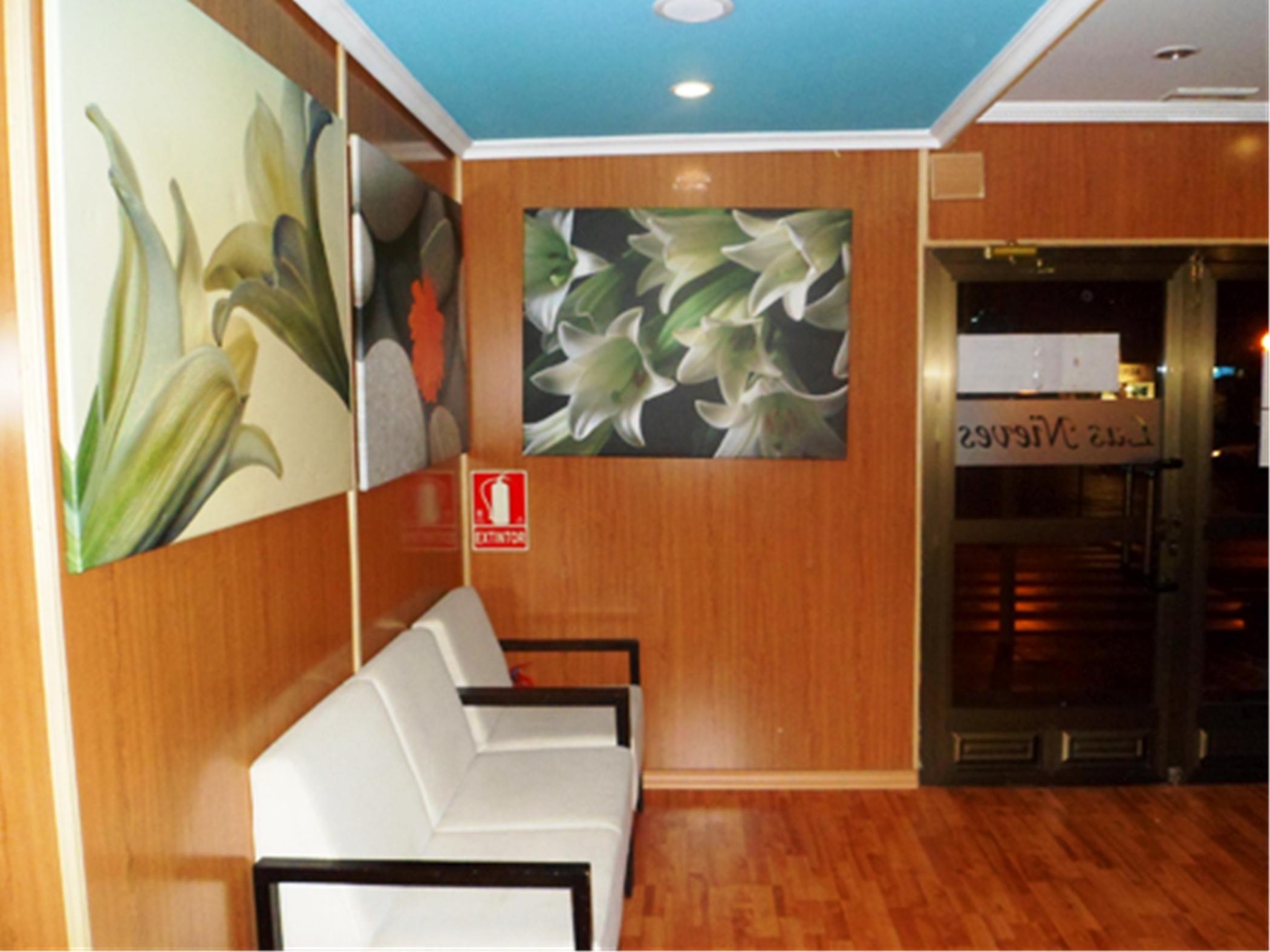 Auto Check In Hotel Las Nieves Jaca Exteriör bild